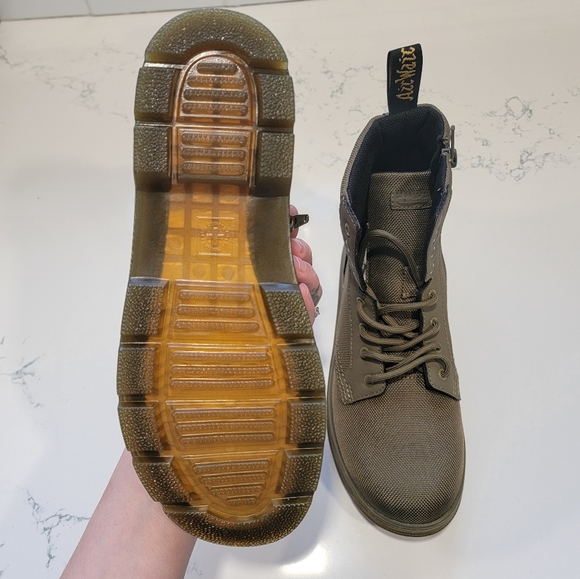 Dr Martens COMBS EXTRA TOUGH POLY CASUAL BOOTS. Like new condition. - Picture 7 of 7